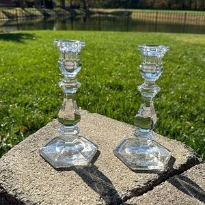 VINTAGE~HEISEY PEERLESS~WILLIAMSBURG PATTERN~CRYSTAL CANDLEHOLDERS~PAIR~NICE~G21